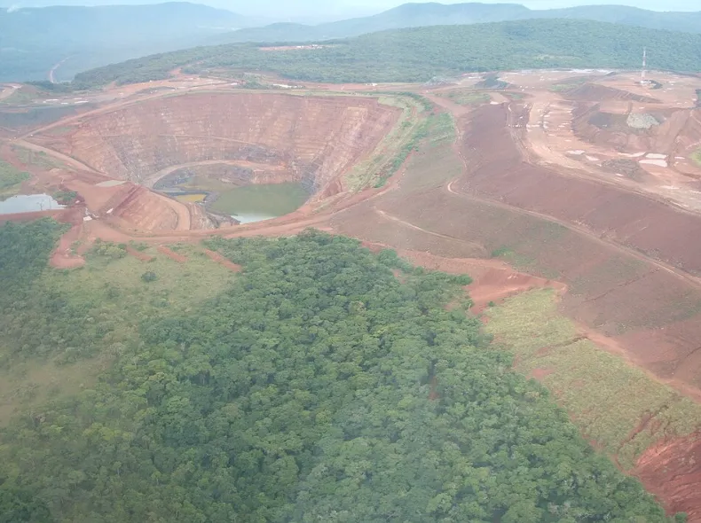 From Mining Project to Procurement Demand: How to Read Opportunity Signals